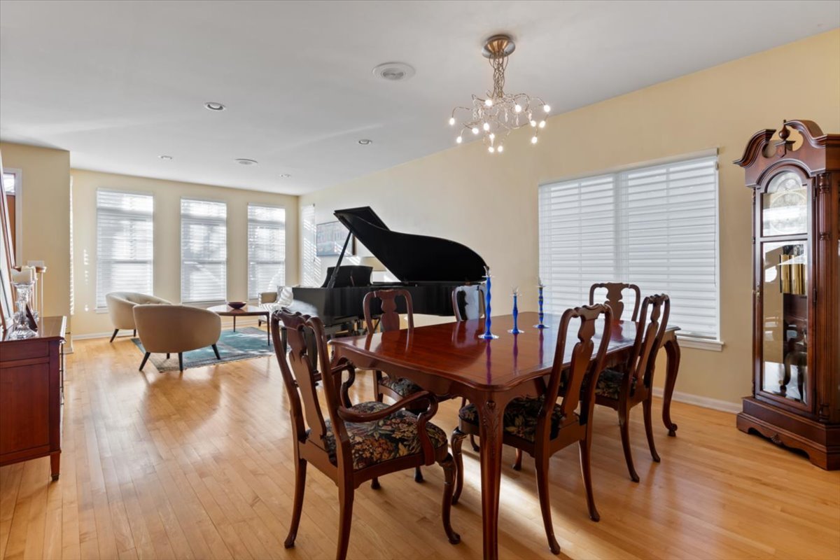 332 West Goethe Street Chicago IL 60610