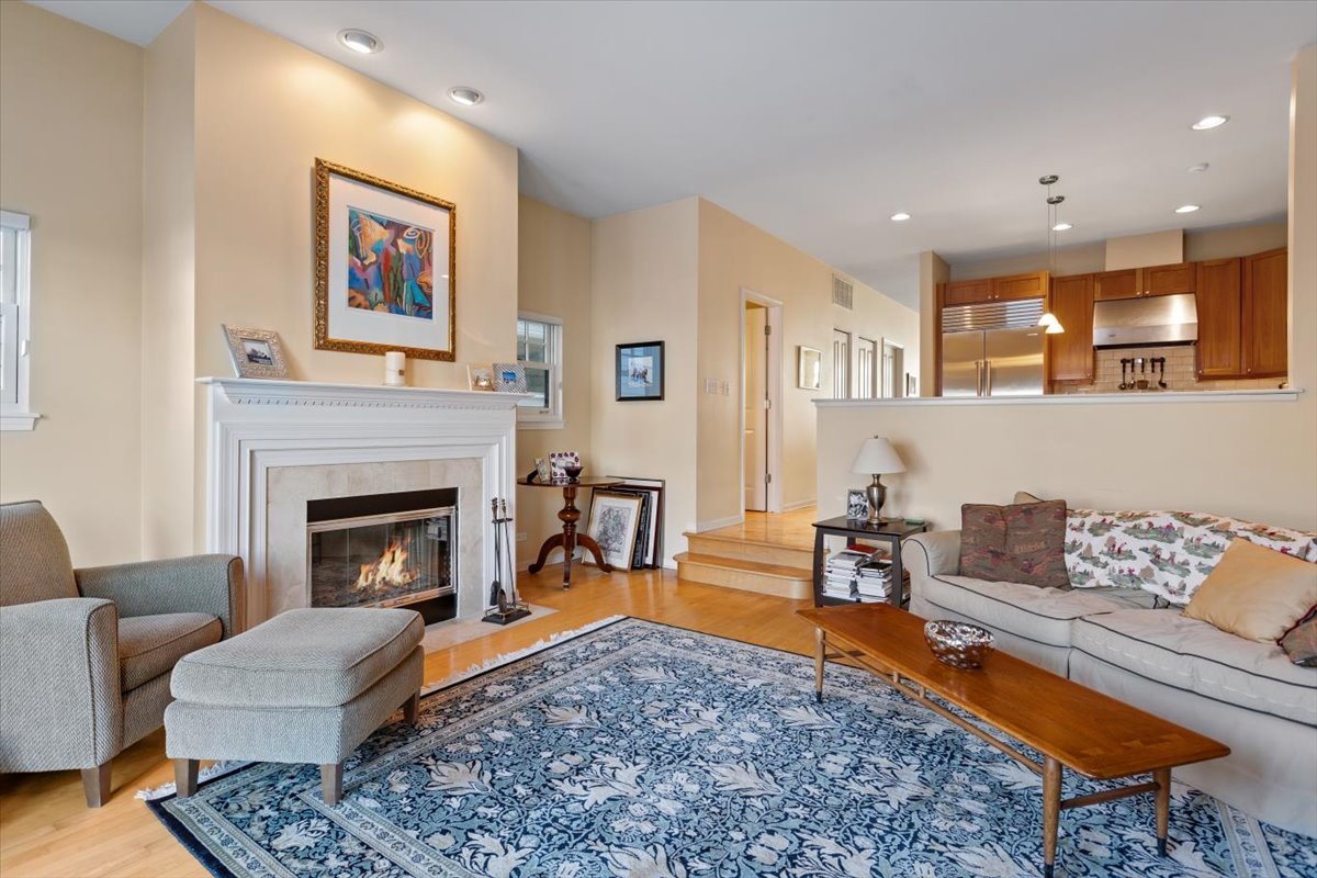 332 West Goethe Street Chicago IL 60610