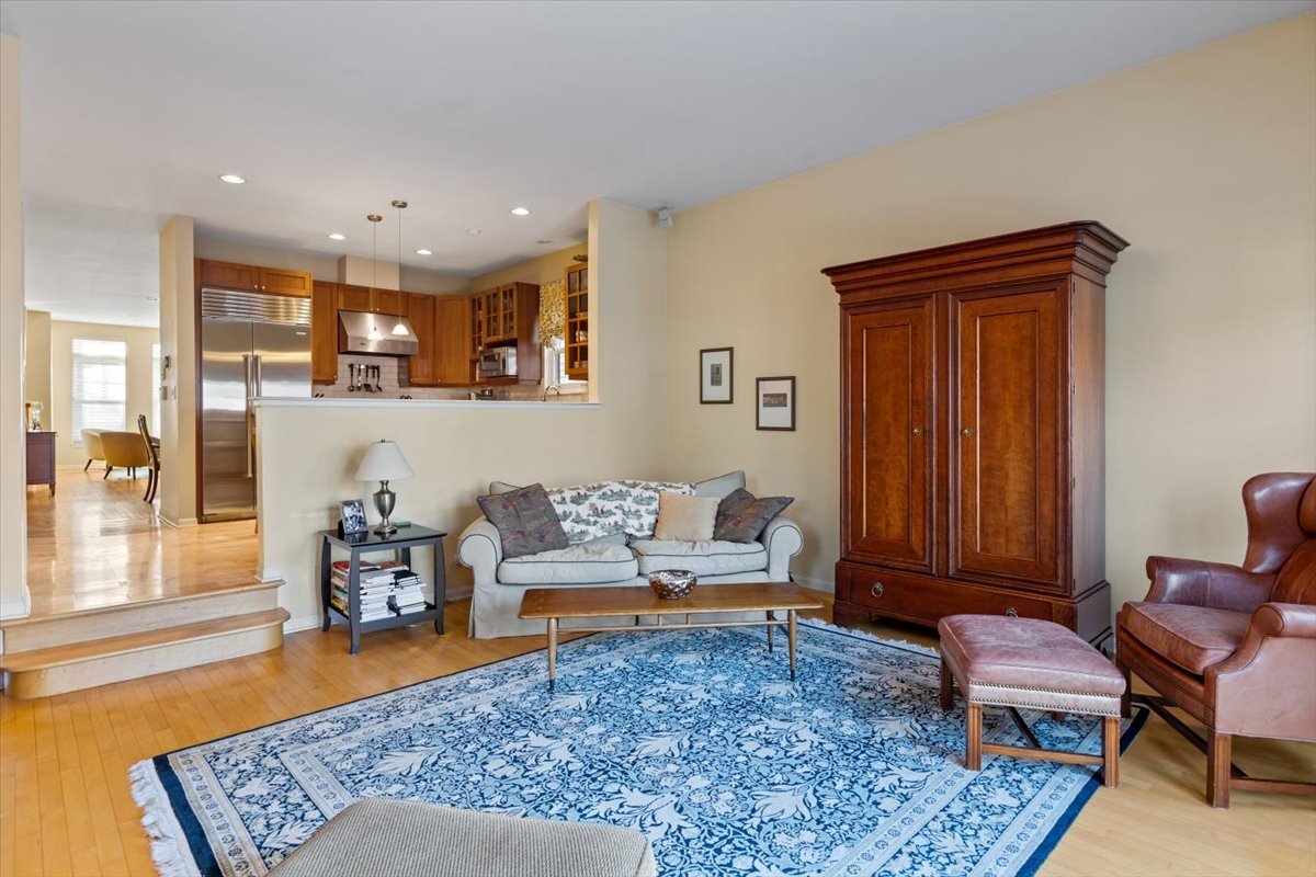 332 West Goethe Street Chicago IL 60610