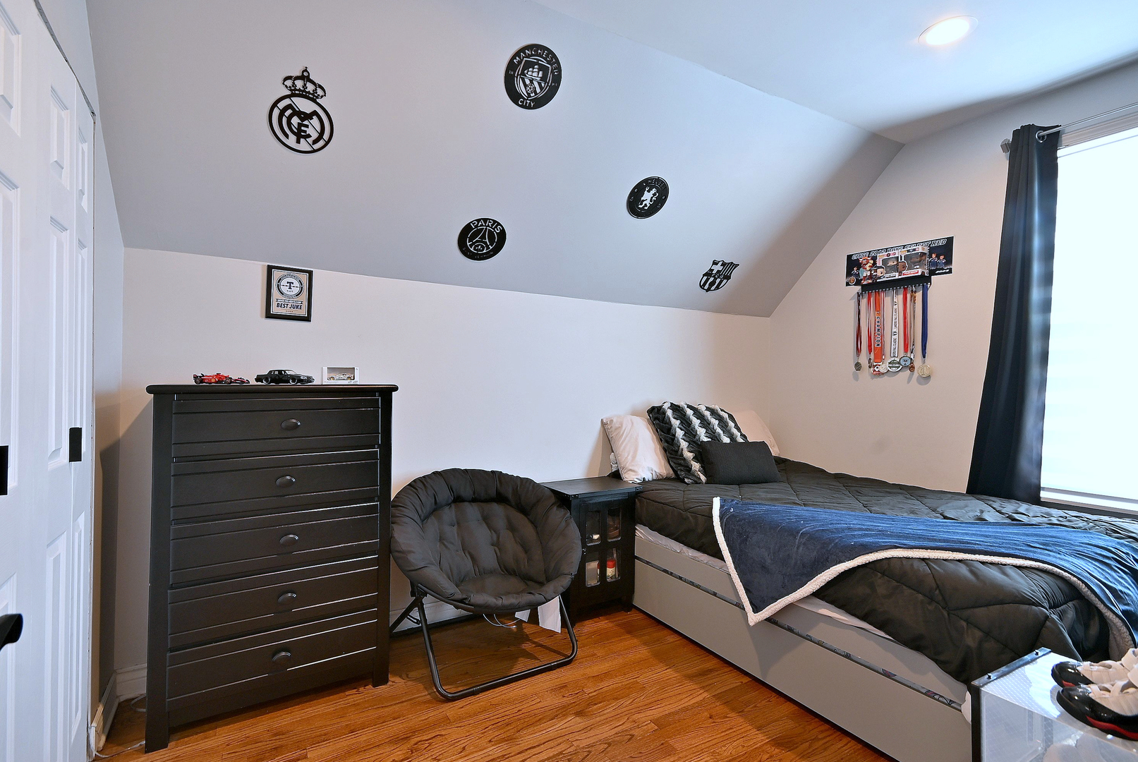 5831 West Leland Avenue Chicago IL 60630