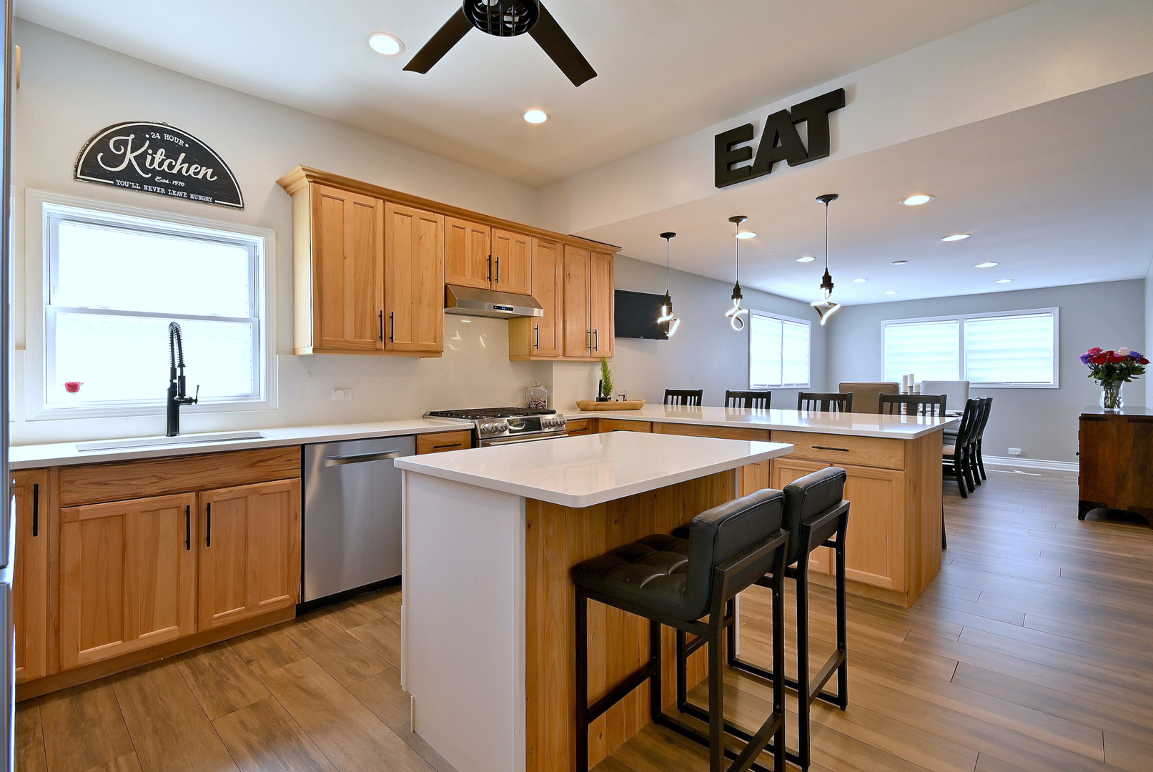 5831 West Leland Avenue Chicago IL 60630