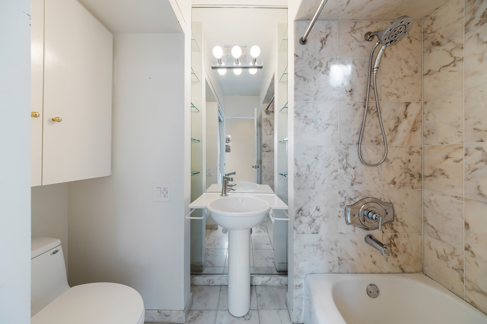 1706 North Fern Court Chicago IL 60614
