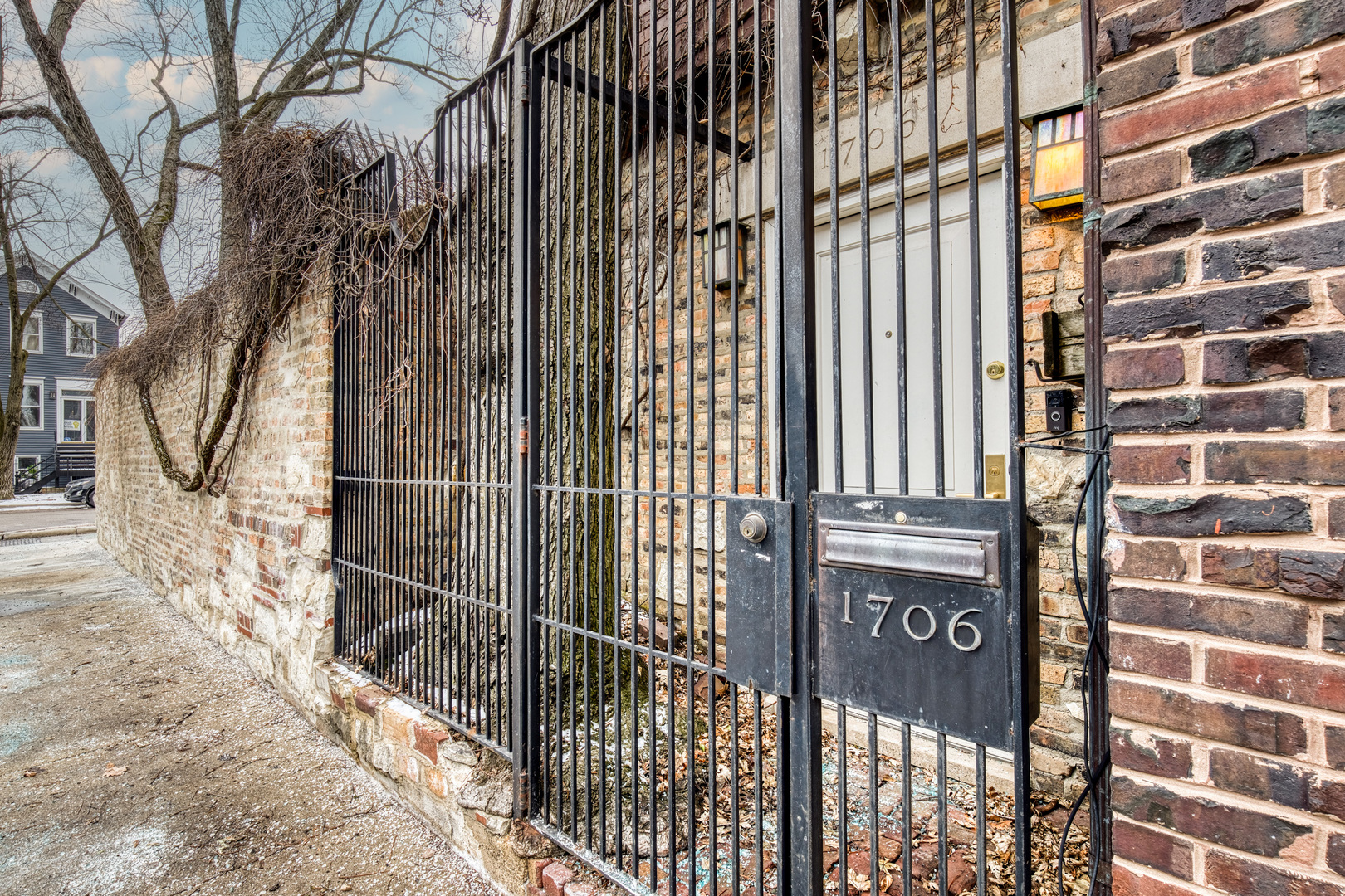 1706 North Fern Court Chicago IL 60614