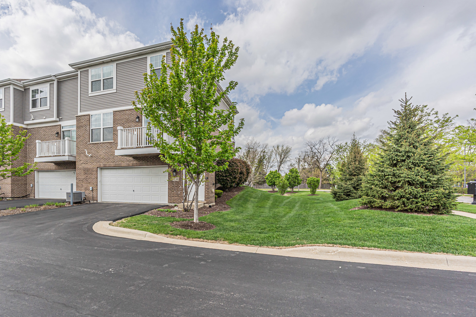 1134 East Bauer Road Naperville IL 60563
