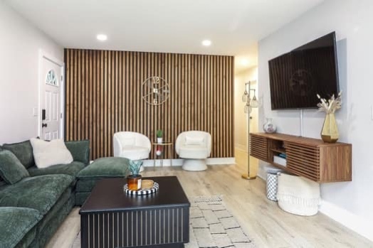 342 Seminole Lane Carol Stream IL 60188