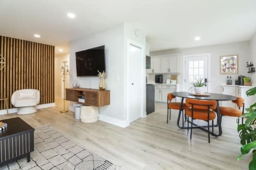 342 Seminole Lane Carol Stream IL 60188