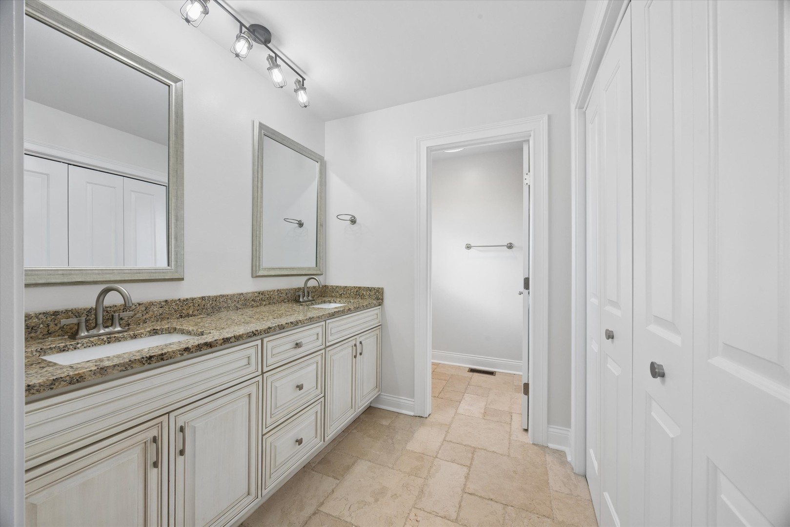 8708 Coventry Drive Woodridge IL 60517