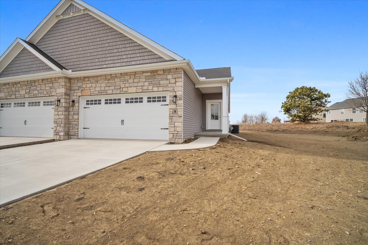 8 Stone Mill Court Bloomington IL 61705