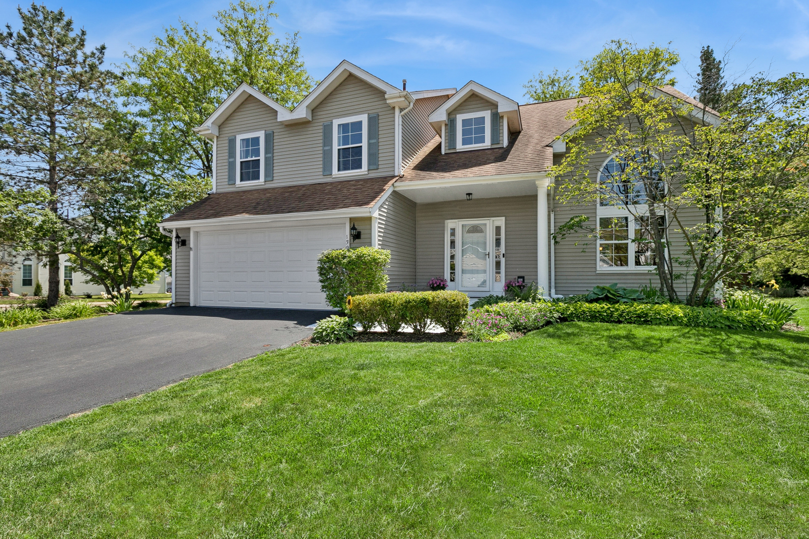 139 North Crooked Lake Lane Lindenhurst IL 60046