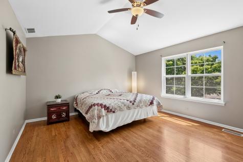139 North Crooked Lake Lane Lindenhurst IL 60046
