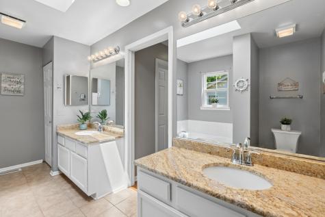 139 North Crooked Lake Lane Lindenhurst IL 60046