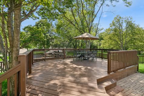 139 North Crooked Lake Lane Lindenhurst IL 60046