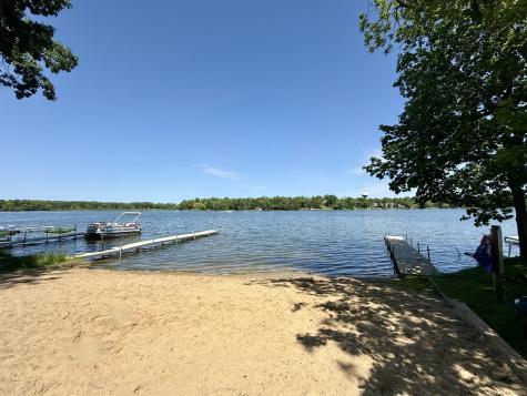 139 North Crooked Lake Lane Lindenhurst IL 60046