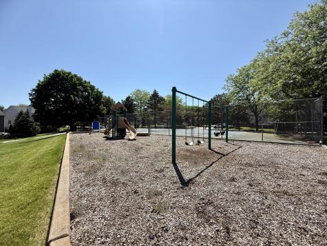 139 North Crooked Lake Lane Lindenhurst IL 60046