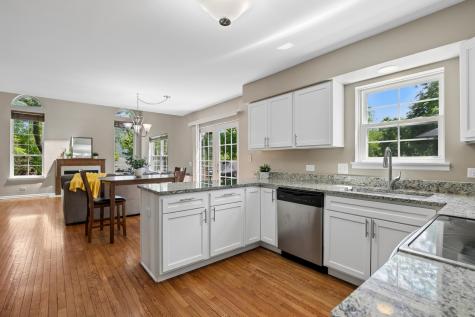 139 North Crooked Lake Lane Lindenhurst IL 60046