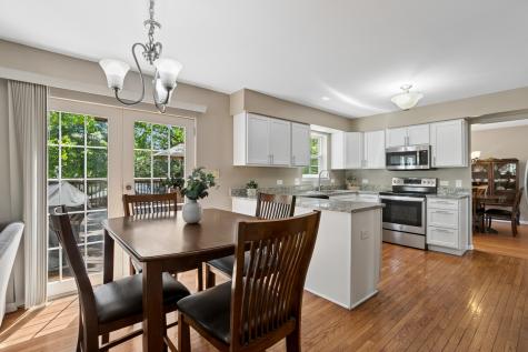 139 North Crooked Lake Lane Lindenhurst IL 60046
