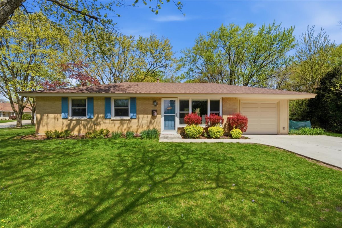 924 Bradford Lane Schaumburg IL 60193