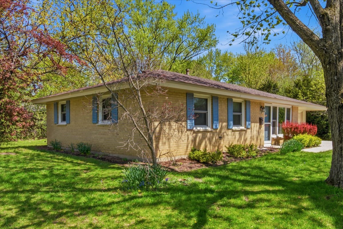 924 Bradford Lane Schaumburg IL 60193