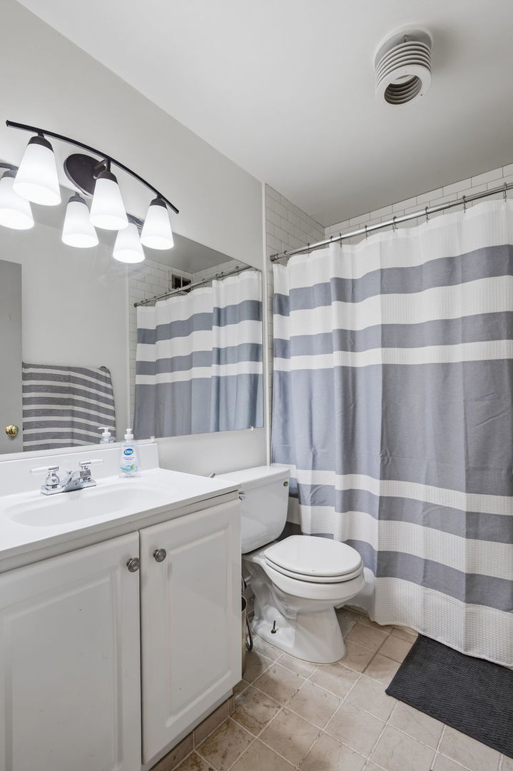 1560 North Sandburg Terrace N Chicago IL 60610