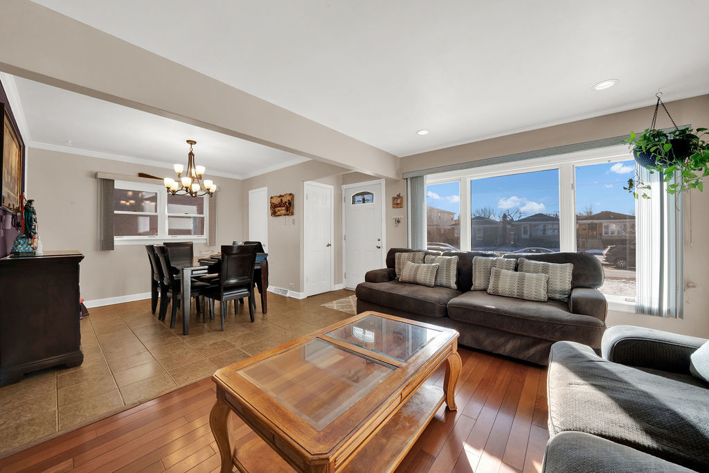 6628 West 63rd Place Chicago IL 60638