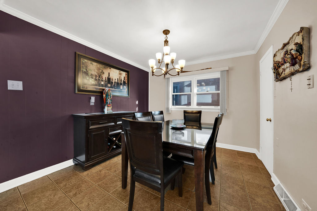 6628 West 63rd Place Chicago IL 60638