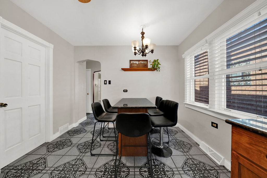 6628 West 63rd Place Chicago IL 60638