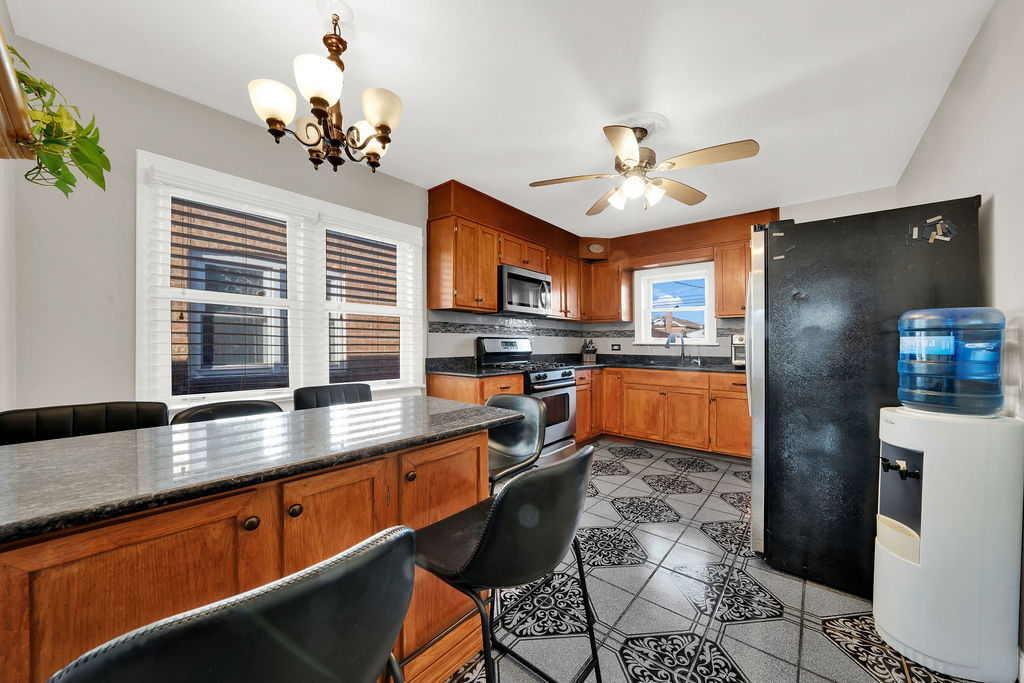 6628 West 63rd Place Chicago IL 60638