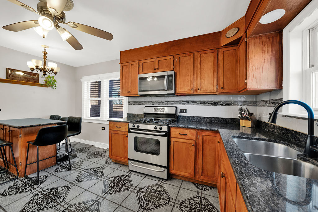 6628 West 63rd Place Chicago IL 60638