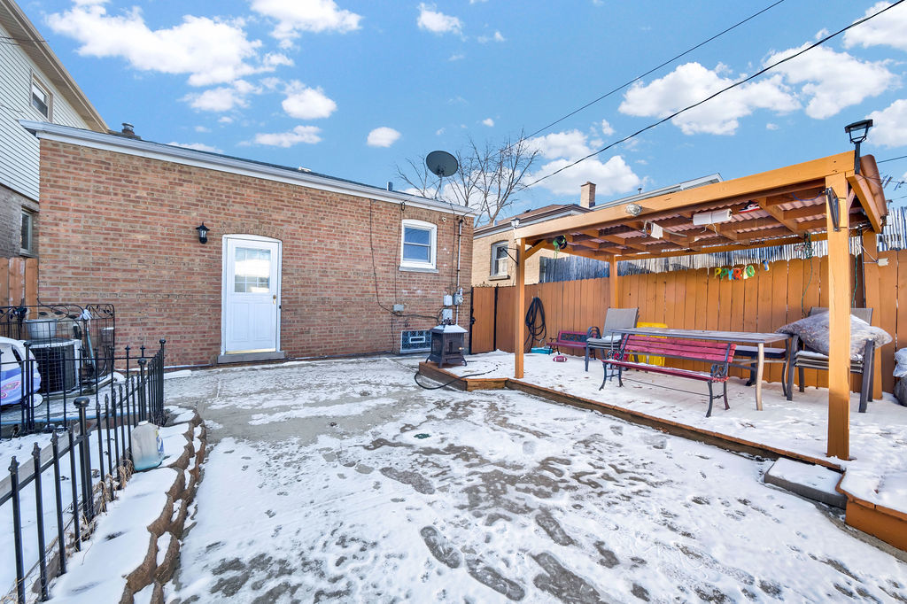6628 West 63rd Place Chicago IL 60638