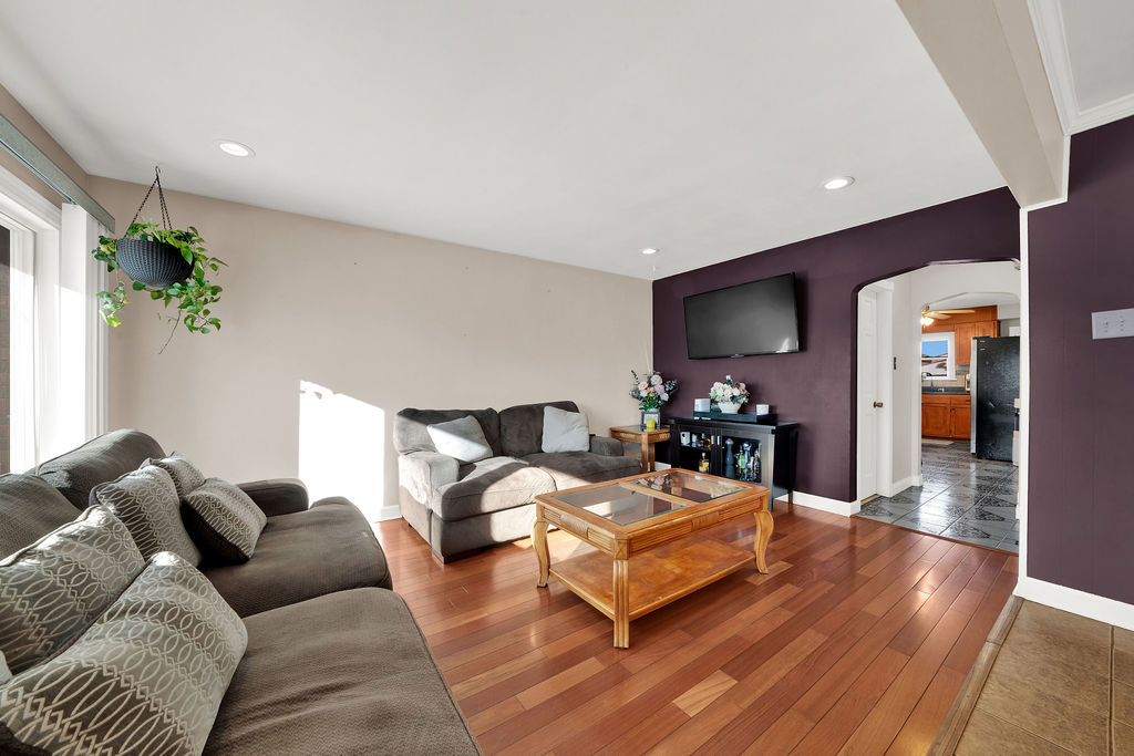 6628 West 63rd Place Chicago IL 60638