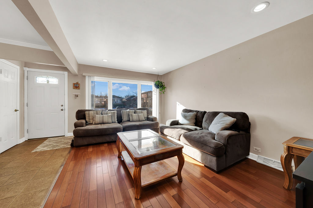 6628 West 63rd Place Chicago IL 60638