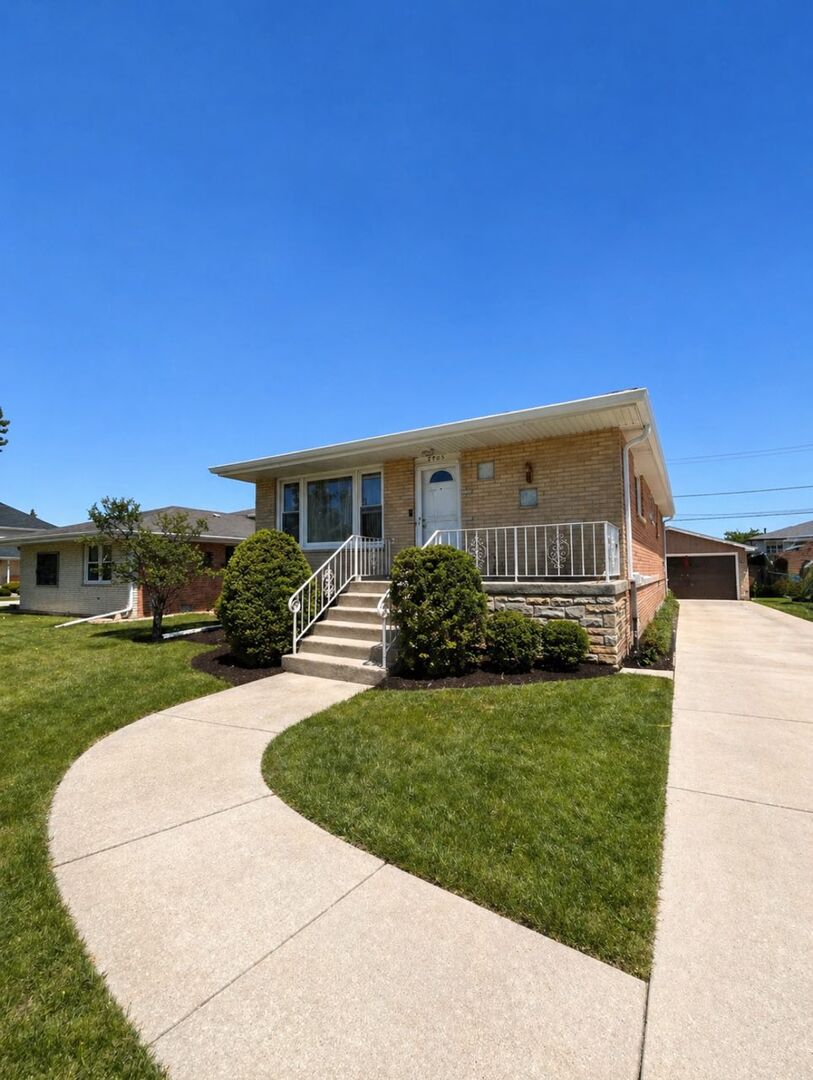 8405 Melvina Avenue Burbank IL 60459