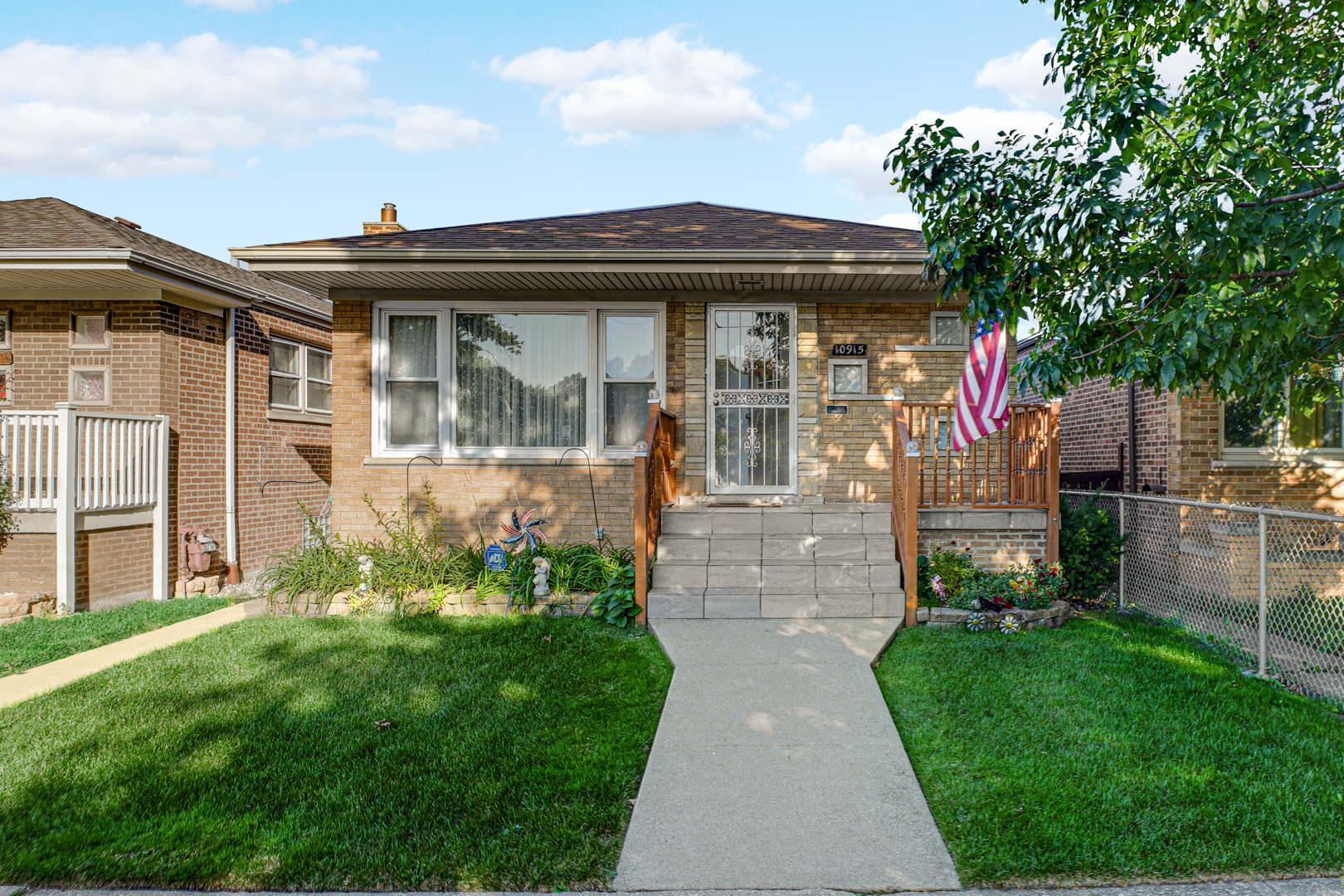 10915 South Mackinaw Avenue Chicago IL 60617