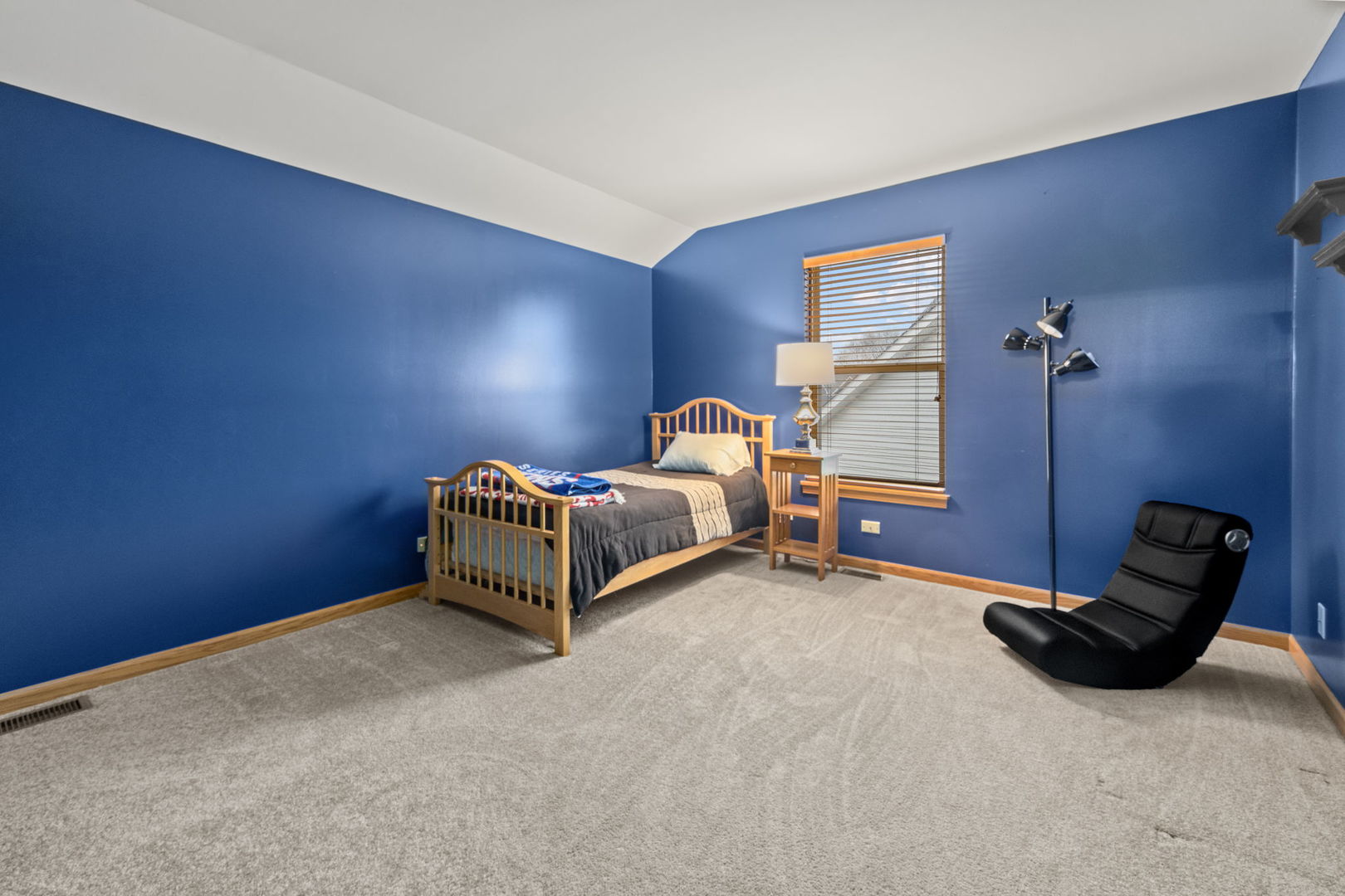 33 Forestview Lane Aurora IL 60502