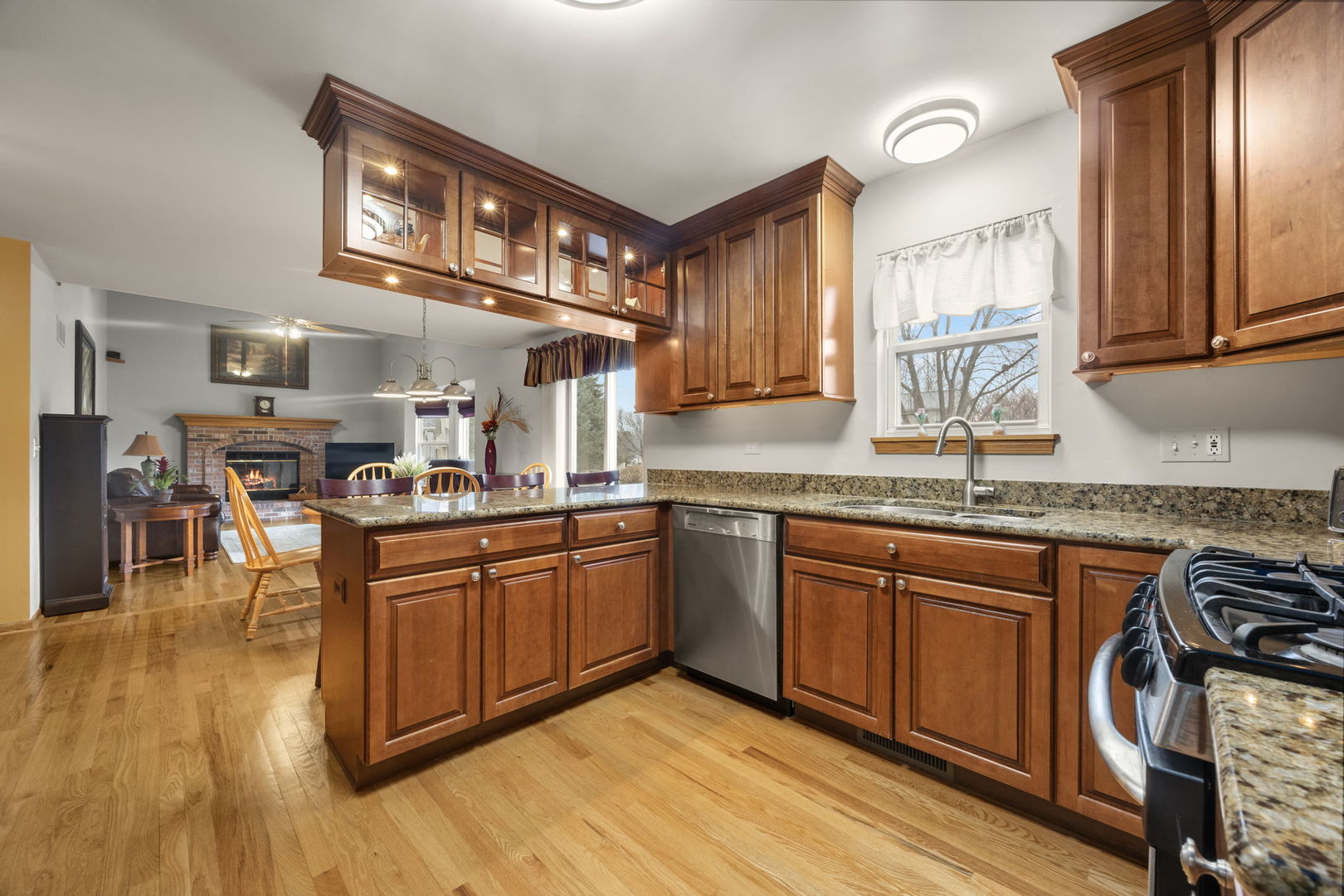 33 Forestview Lane Aurora IL 60502