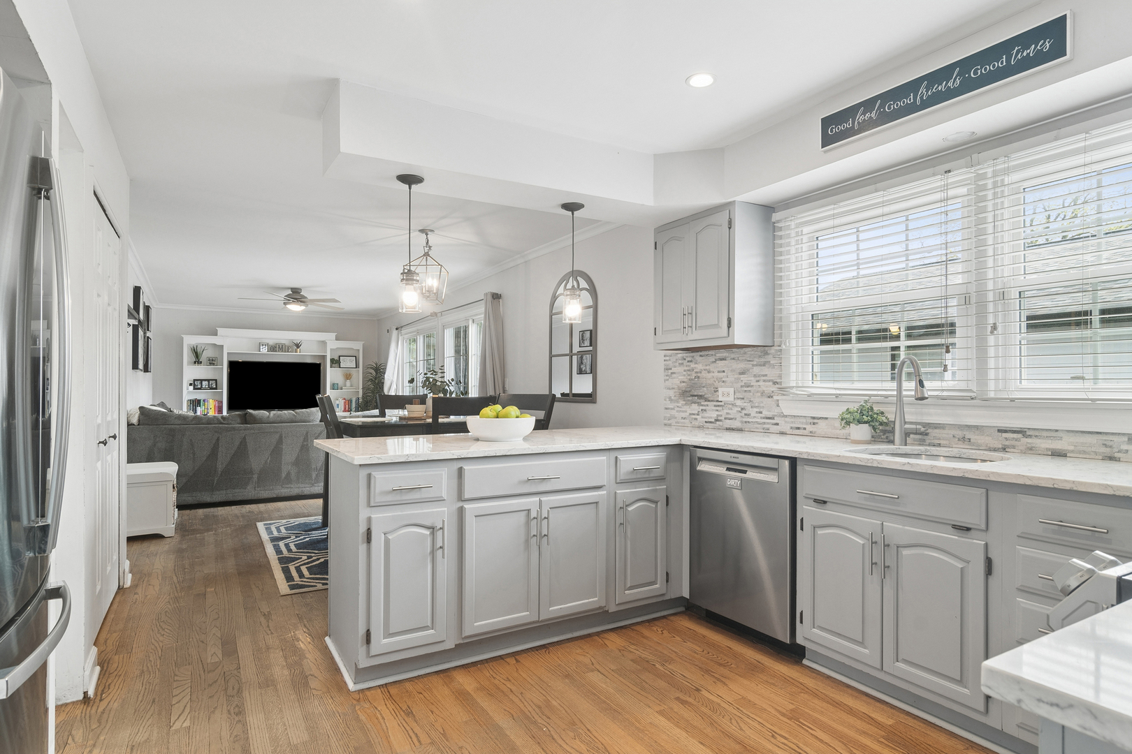 4331 Hoover Street Rolling Meadows IL 60008