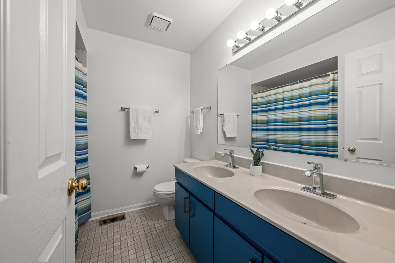 1631 Terri Circle Naperville IL 60563