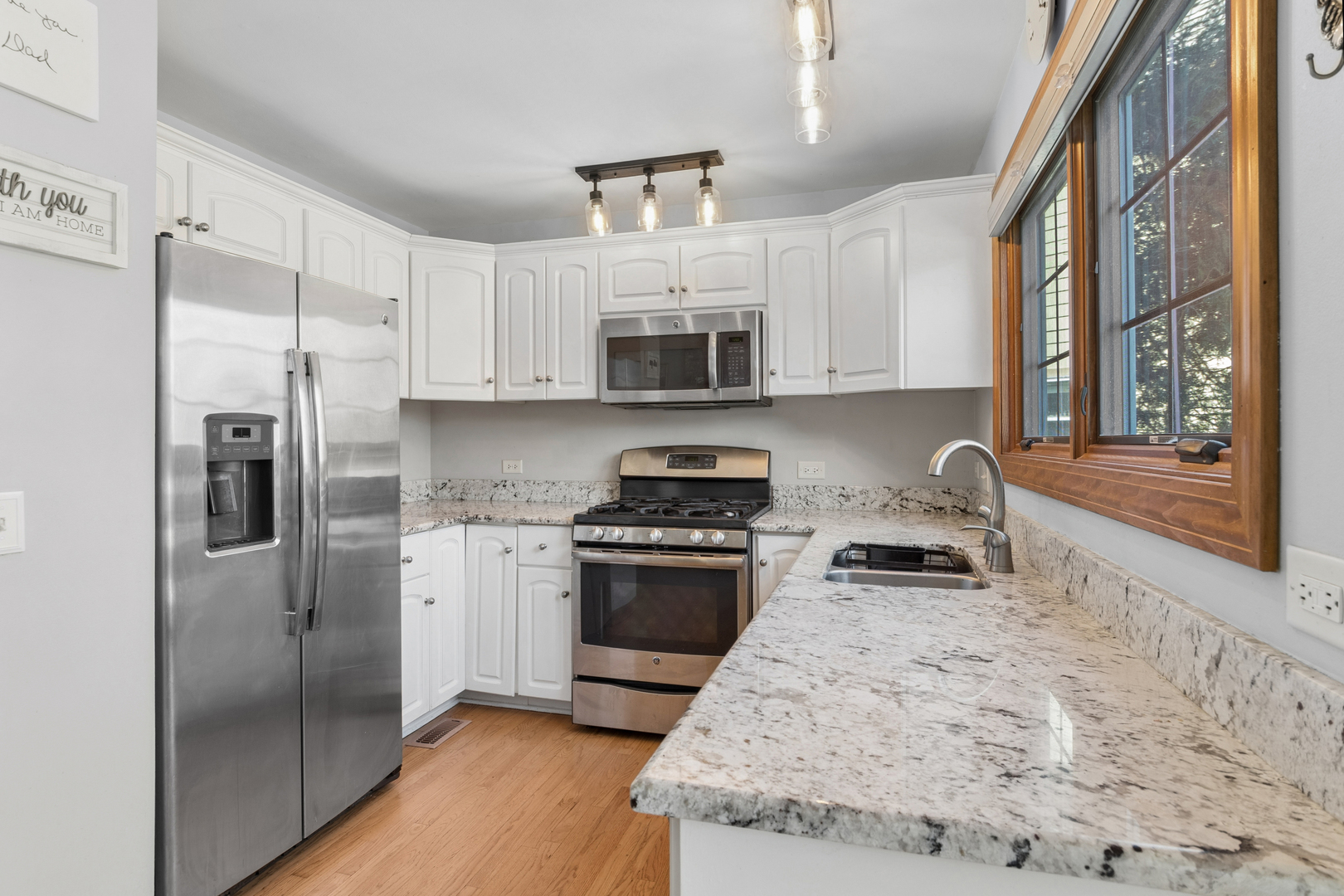 2102 Brookside Lane Aurora IL 60502