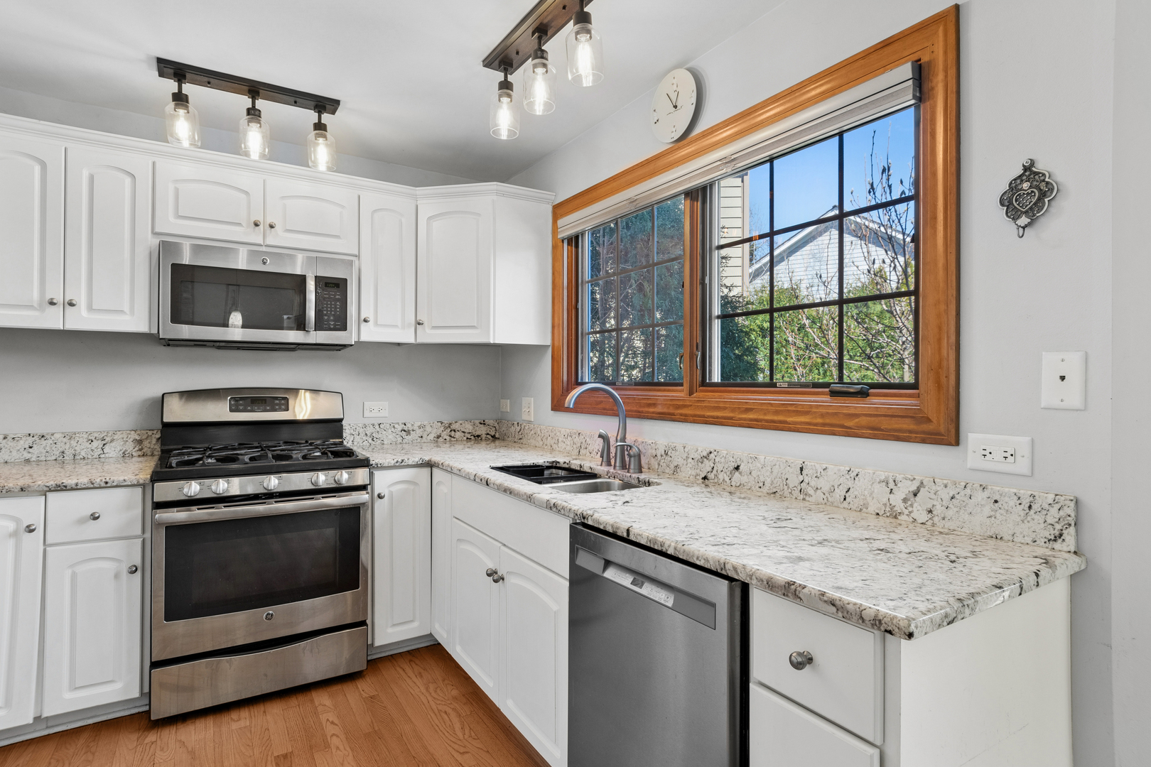 2102 Brookside Lane Aurora IL 60502