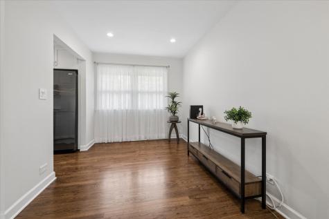 1742 East Tano Lane Mount Prospect IL 60056