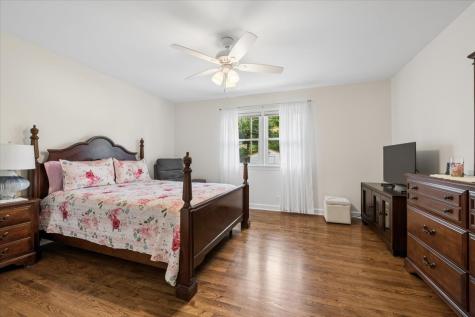 1742 East Tano Lane Mount Prospect IL 60056