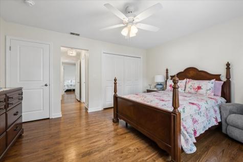 1742 East Tano Lane Mount Prospect IL 60056