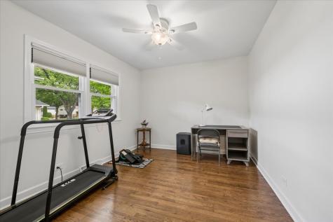 1742 East Tano Lane Mount Prospect IL 60056