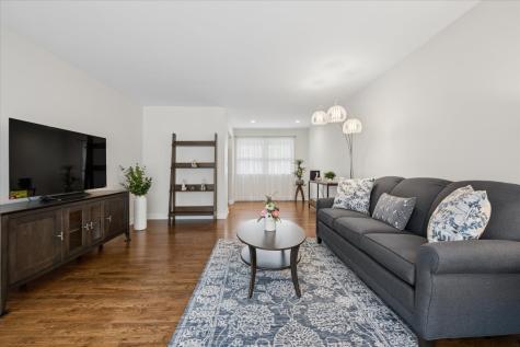 1742 East Tano Lane Mount Prospect IL 60056