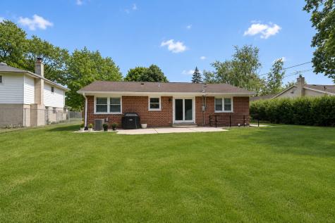 1742 East Tano Lane Mount Prospect IL 60056