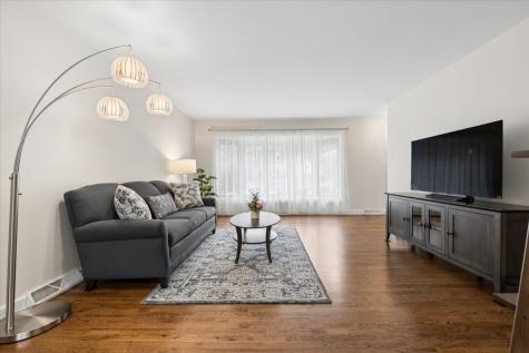 1742 East Tano Lane Mount Prospect IL 60056