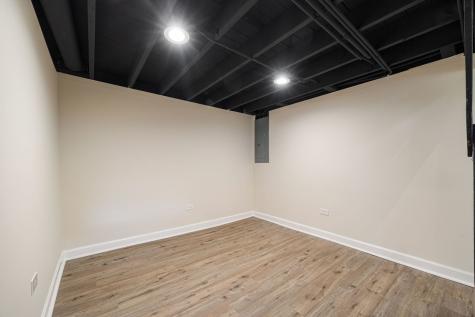 8429 South Dante Avenue Chicago IL 60619