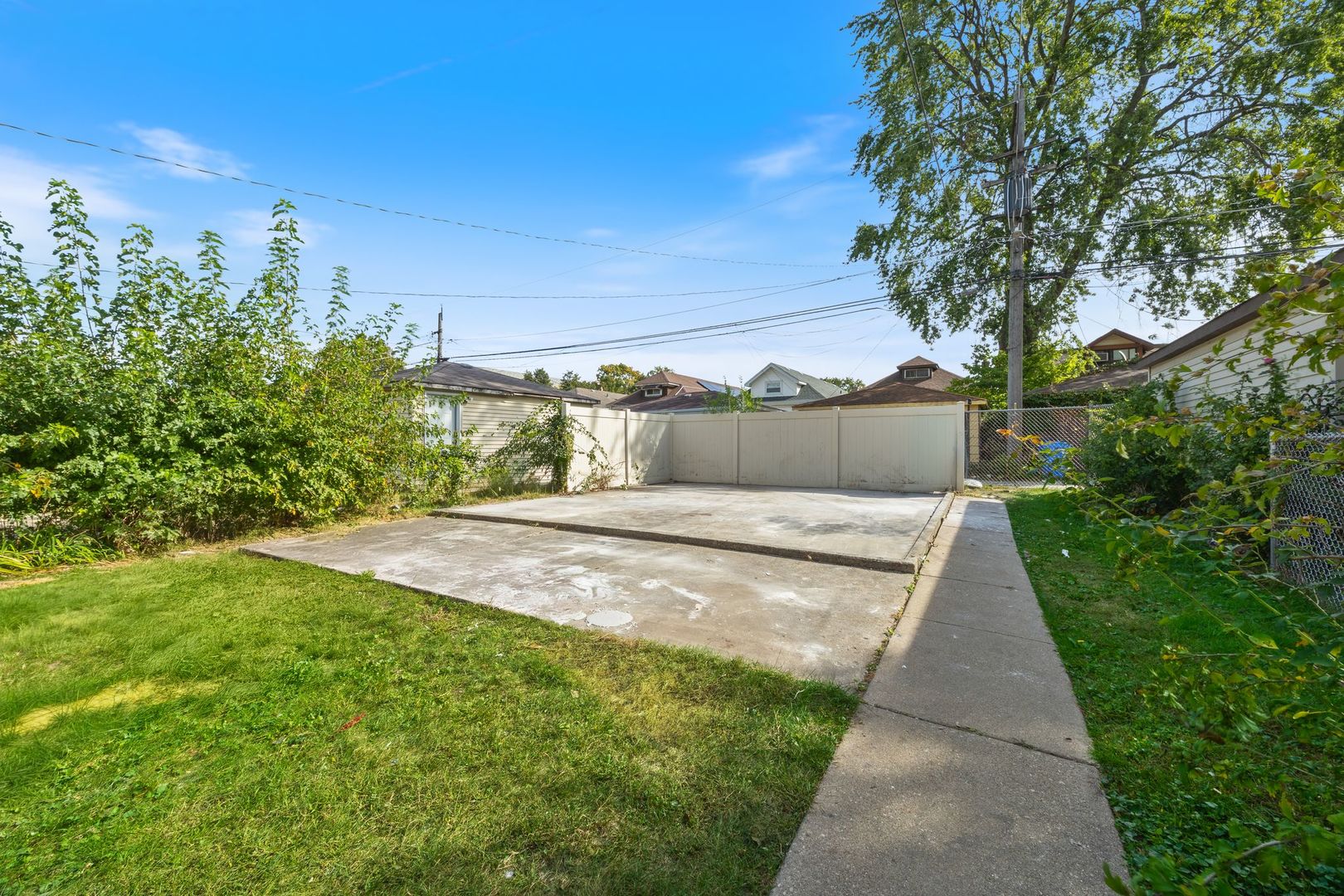 8429 South Dante Avenue Chicago IL 60619