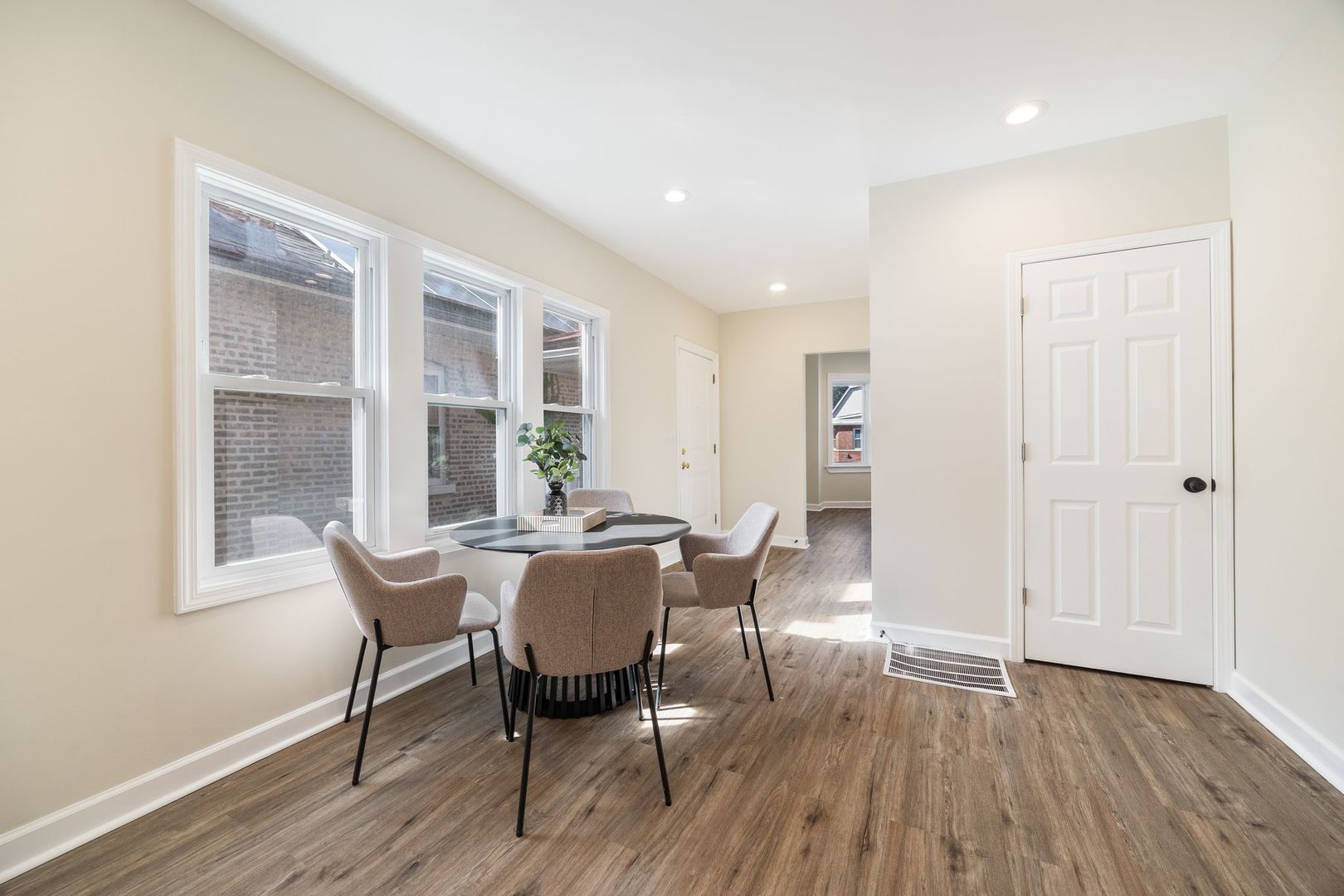 8429 South Dante Avenue Chicago IL 60619