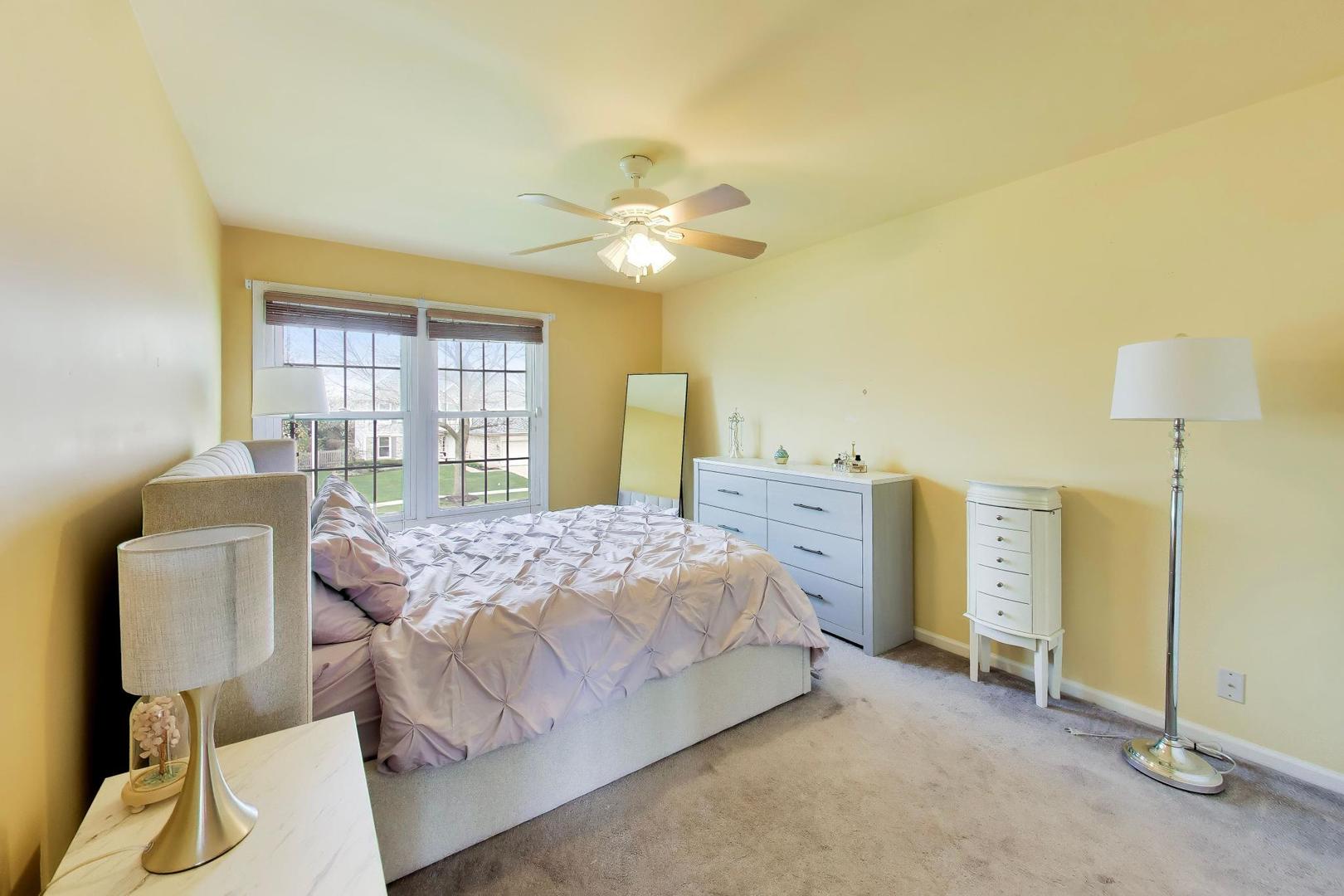 135 Corsaire Lane Schaumburg IL 60173